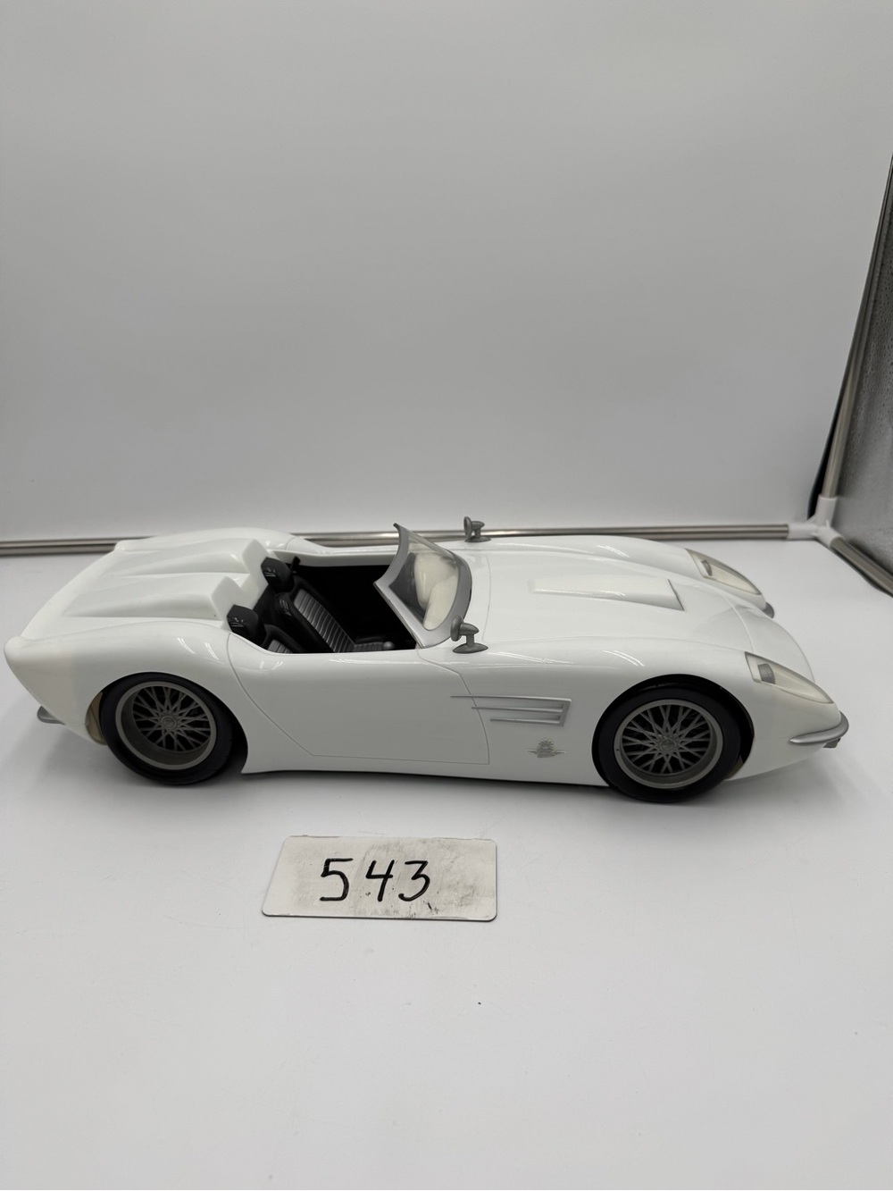 Bratz Girlz Dolls World Convertible Cruiser White Maserati Roadster 17” MGA